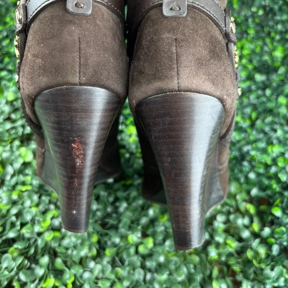 TORY BUTCH AADEN SUEDE ANKLE WEDGES WITH GOLD-LOGO EMBLEM SIZE 8 WOMAN